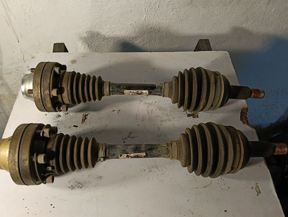 Полуоски комплект VW Touareg 7P / Audi Q7 4L 3.0 TDI 7P0407271C