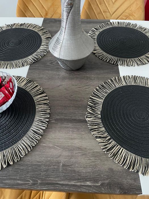 Masa extensibila cu 6 scaune