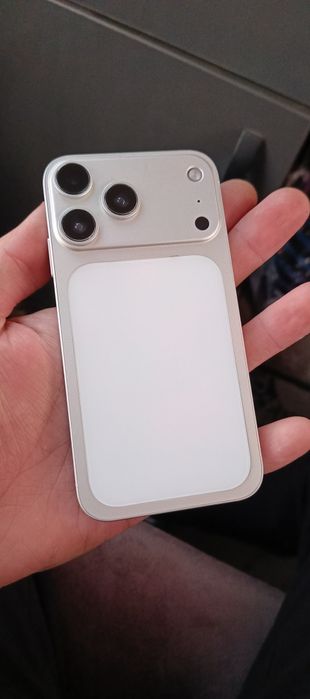 Iphone 17pro korpusida iphone 11