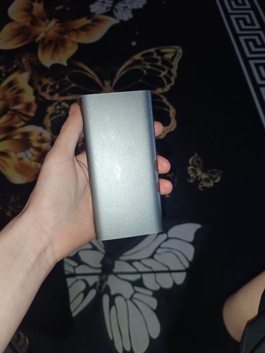 Продам повербанк samsung