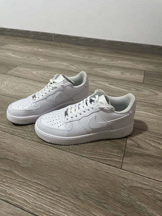 Vand adidasi nike AF1 aproape noi purtati doar o data