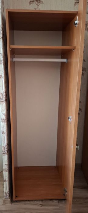 Еднокрилен гардероб
