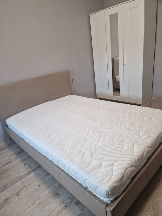 Спалня с матрак 210*147  см