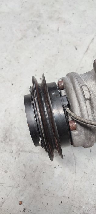 Компрессор кондиционера Toyota Hiace 1KZ