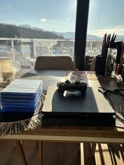 Плейстейшън 4 slim