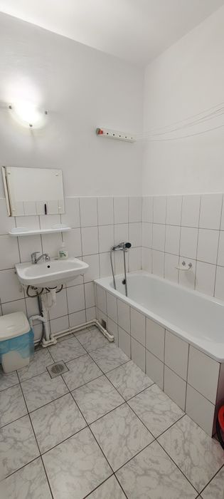 Vanzare garsoniera spațioasă, etaj 1, zona Dedeman