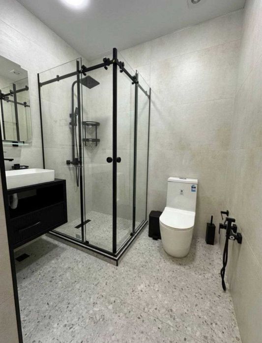 Стеклянные душевые кабины и перегородки под ключ!