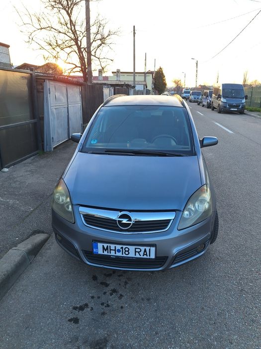 De  vanzare OPEL ZAFIRA B