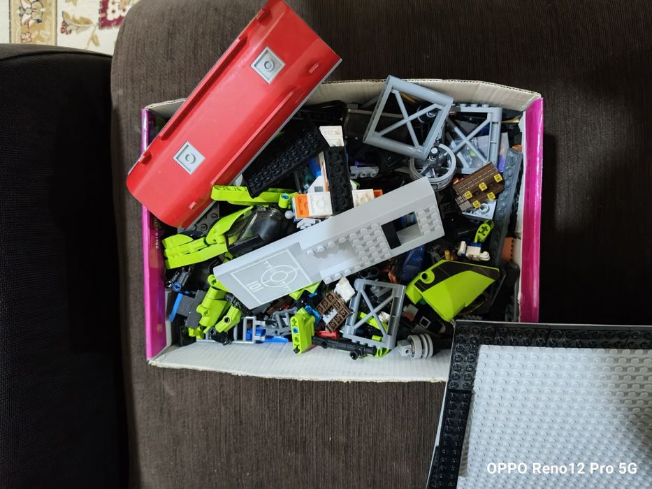 Много лего деталей