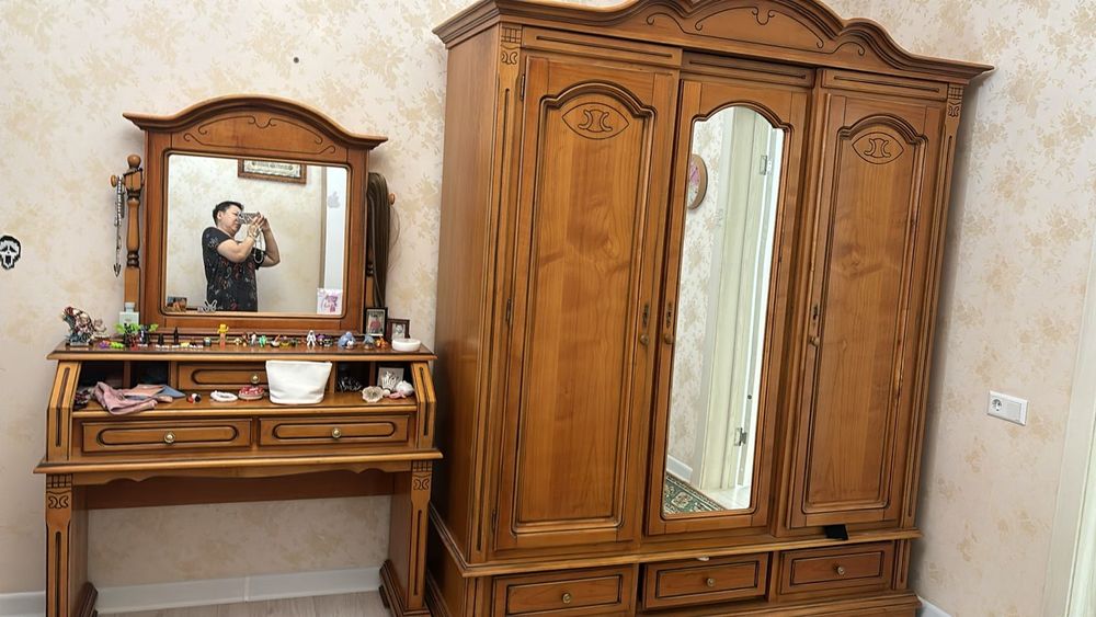 Продаются спальный гарнитур и кровать двухспальная