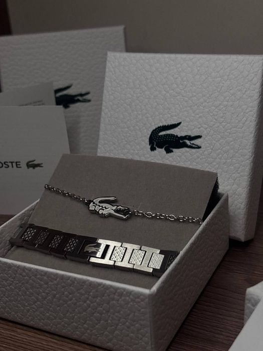 Браслет Lacoste.