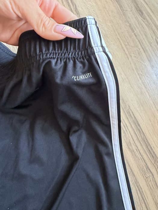 Оригинални нови  два цвята мъжки къси панталони Adidas ! XS
