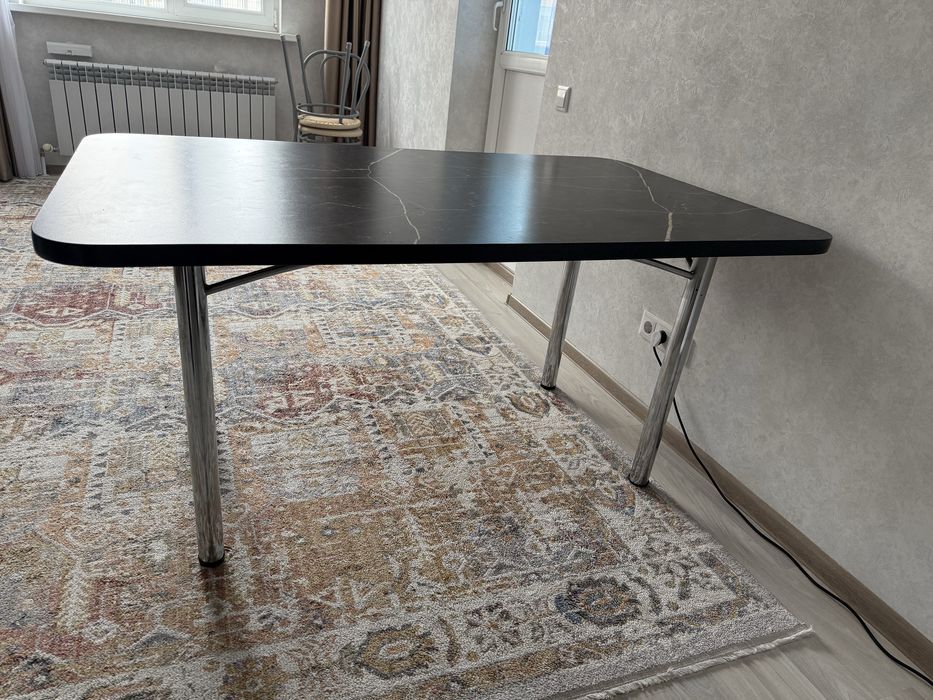 Срочно продается стол