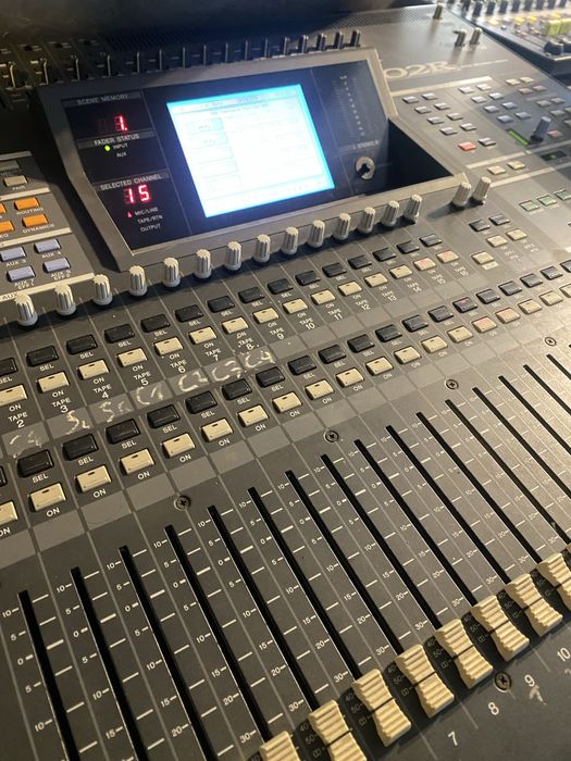 Mixer digital Yamaha O2R