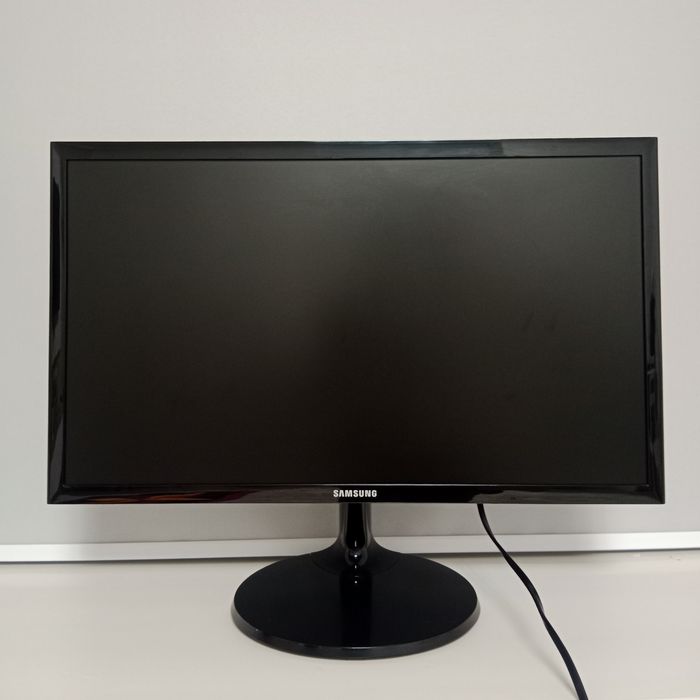 Монитор Samsung S22F350FHI 21.5" Full HD
