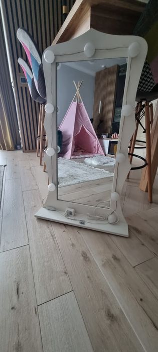 Oglinda cu lumini