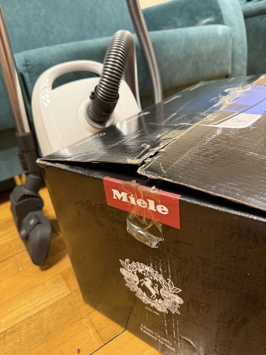 Пылесос Miele Compact C2