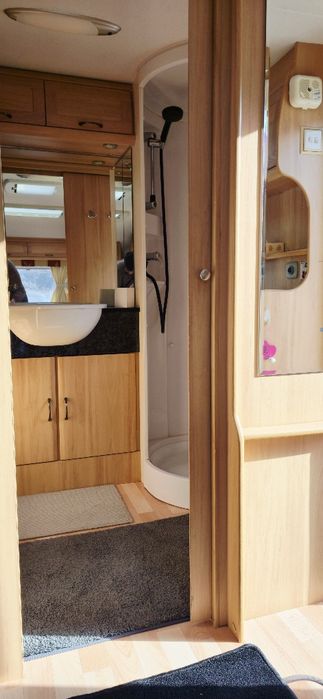 EXCELENTA 2 berth 2006, curata si uscata, bine intretinuta. Posibil schimb cu ATV Renegate 1000 sau 4x4. INAMATRICULATA RO