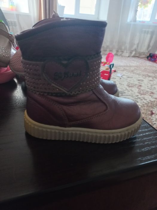 Продам обувь на девочку !