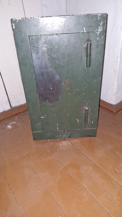 Продам сейф металлический.