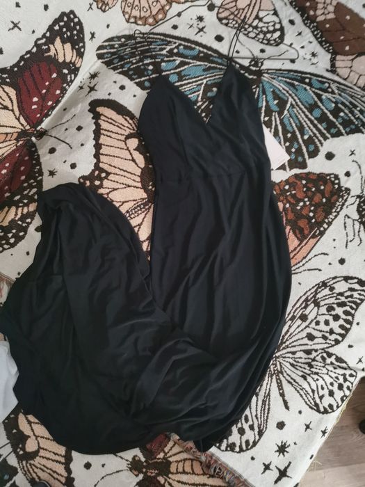 Rochie cu trena lunga neagra de ocazie