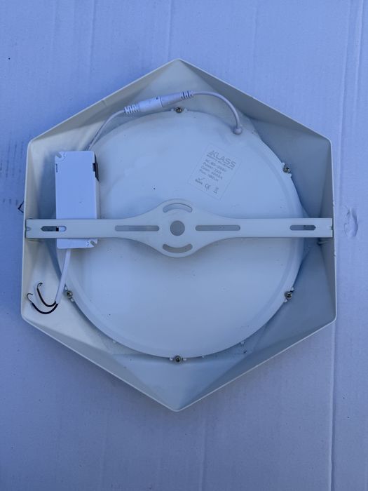 Plafoniera pentru tavan