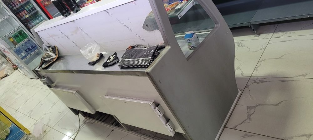 Продам холодильники полки