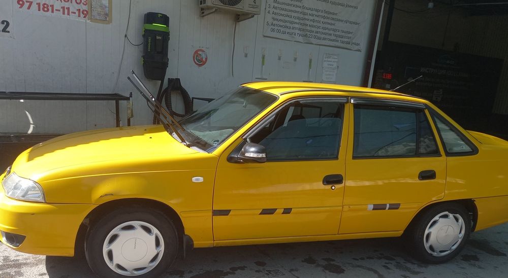 Nexia 2 sotiladi naxtga yili 2011 rangi sariq asasatsa nomida faqat