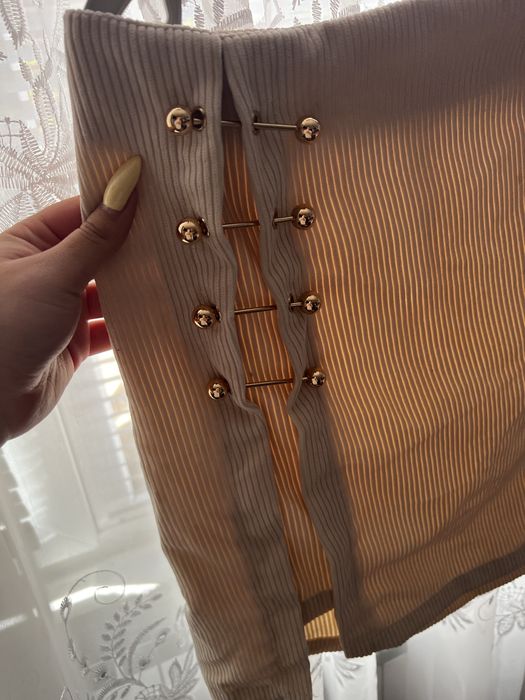 Правя разчистване на гардероба си и качвам някои дрехи на символични цени които са нови или носени броени пъти!(размерL/M/S)