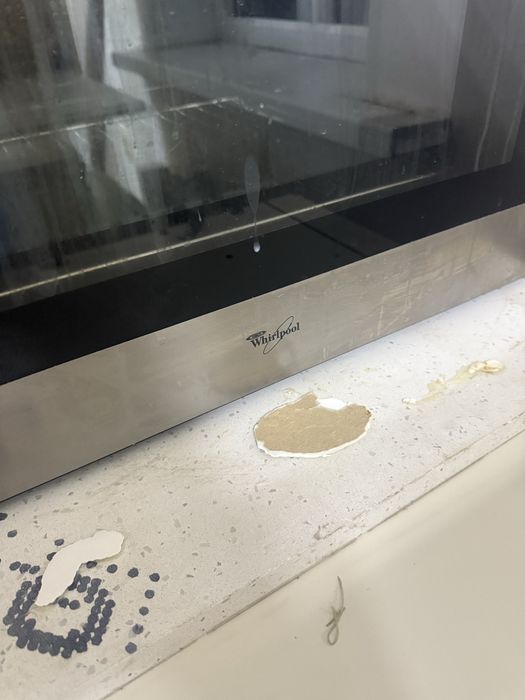 Встроенный духовой шкаф  Whirlpool