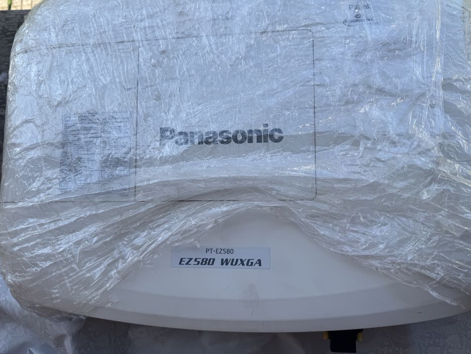 Прожектор Panasonic PT-EZ580