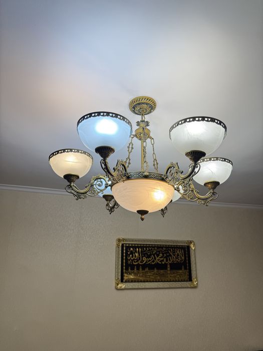 Продам люстра для спальный и гостиний