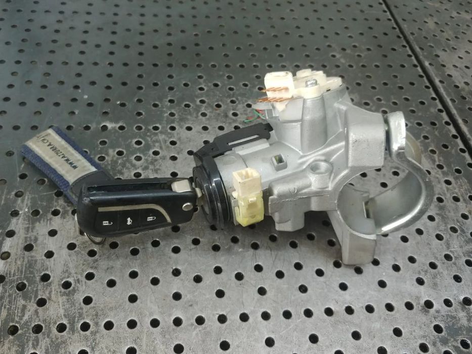 contact cu cheie  toyota verso r2 -0f030