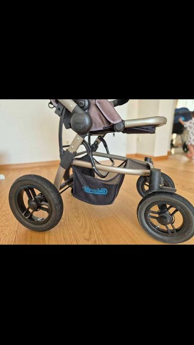 Предлагам употребявана детска количка в много добро състояние.