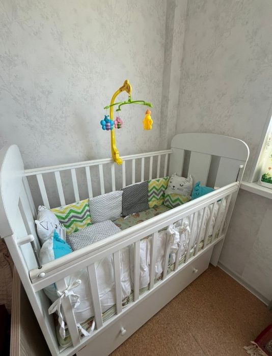 Детский манеж с матрасом и бортиками