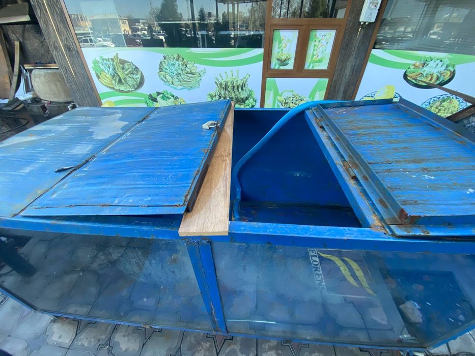 Большой аквариум для кафе 2.60м с мотором – для живой рыбы