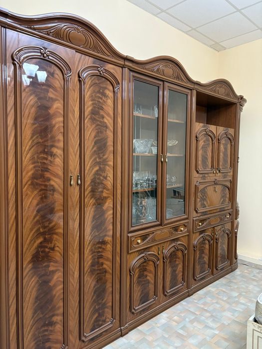 Сервант-стенка для гостиной