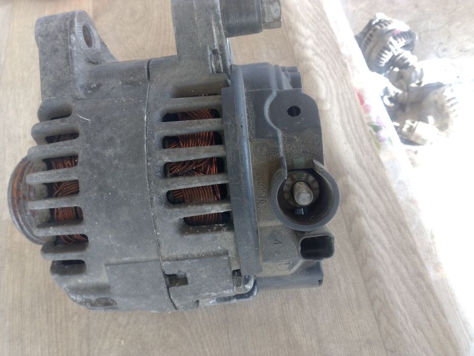 Vînd alternator Peugeot 20 16 motorina