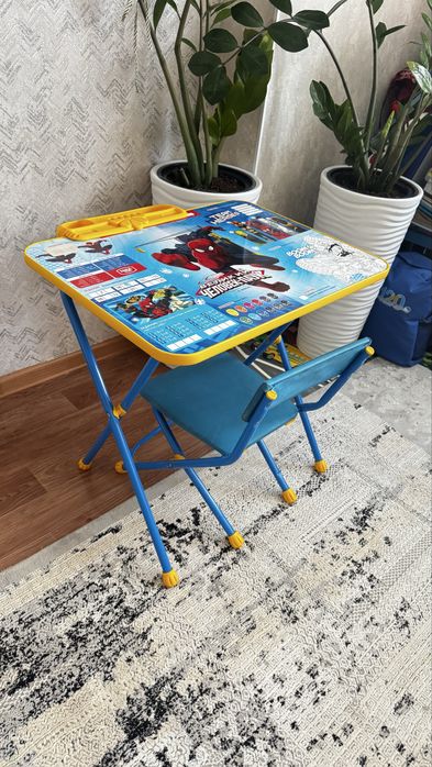 Продам детский стол со стулом