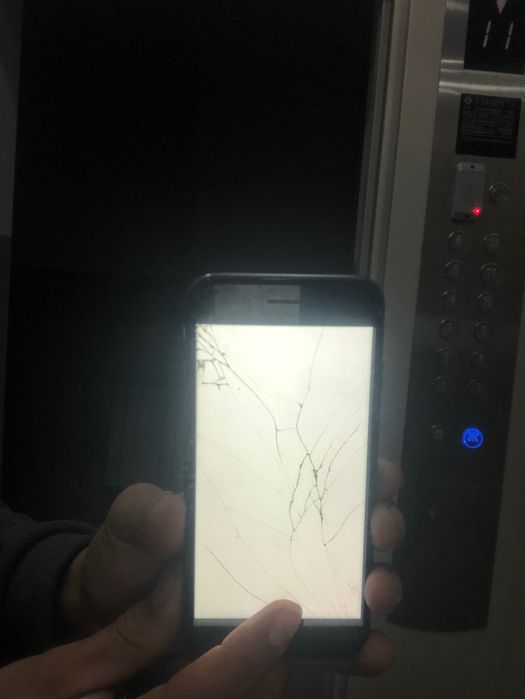 Айфон8  сатылады срочно