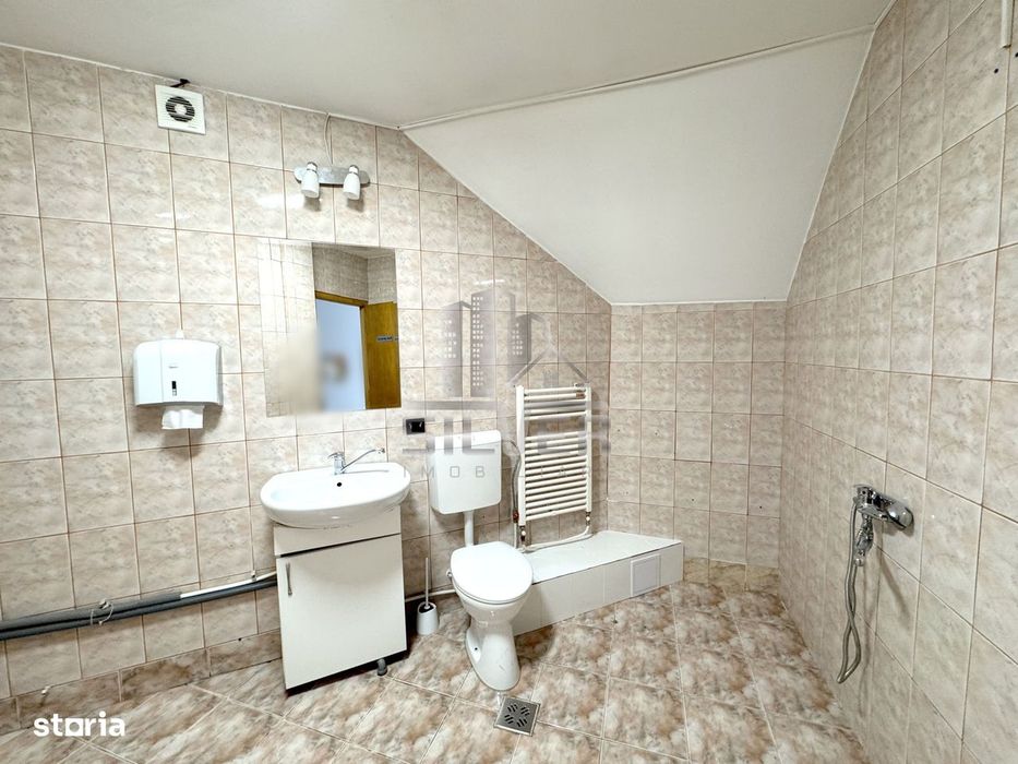 Casa individuala pretabila ptr birouri sau cabinete stomatologice.