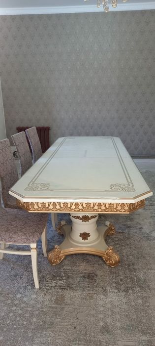 Стол для гостиной