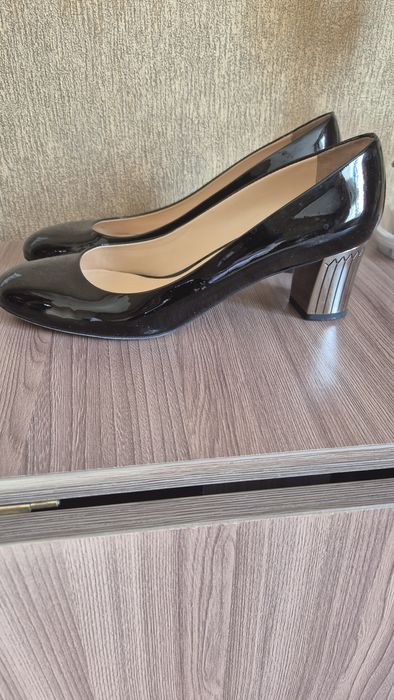 Продам женские  туфли