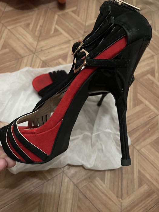 Продам босоножки