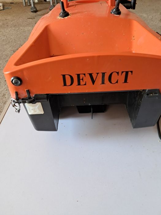 Лодка за захранване DEVICT