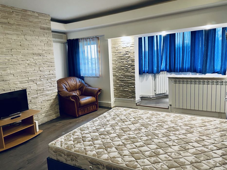 Proprietar ofer spre inchiriere  ap cu 1 cam Mazepa , bloc DL , mobilat si utilat .