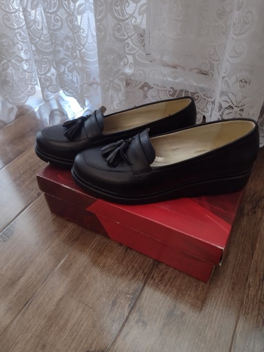 Vând mocasini din piele naturală