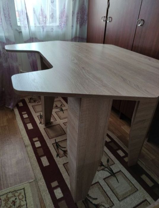 Компьютерный и школьный стол. Новый.