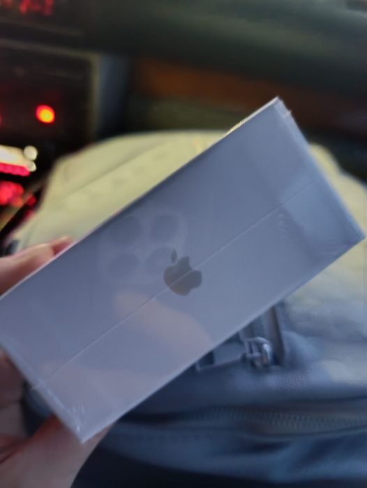 Продам aйрподс оригинал 90 тысяч покупали за 113000 тысяч