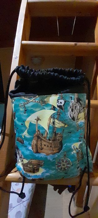 Rucsac cu design deosebit, nou